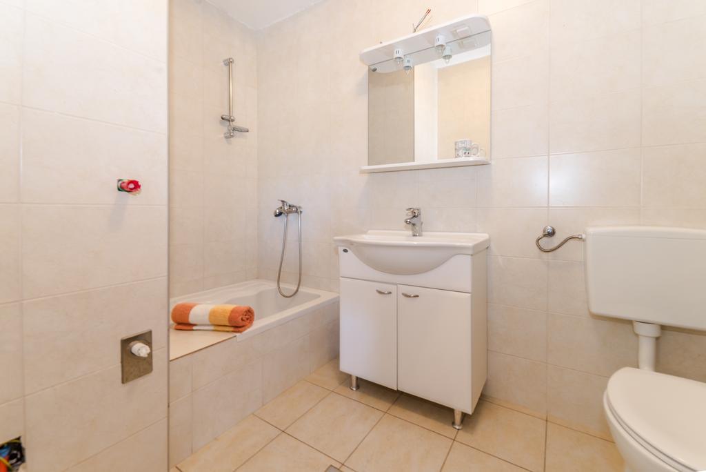 Paula Apartments วีร์ ภายนอก รูปภาพ