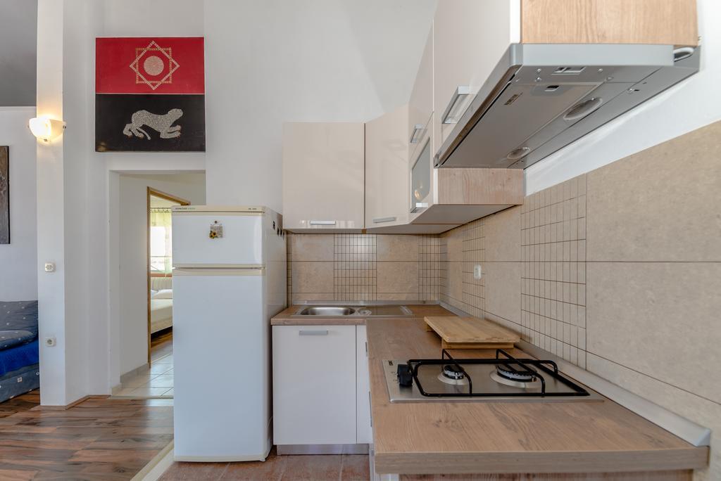 Paula Apartments วีร์ ภายนอก รูปภาพ