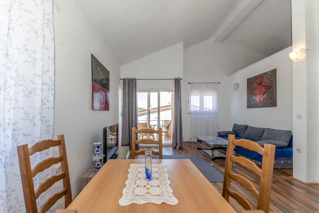 Paula Apartments วีร์ ภายนอก รูปภาพ