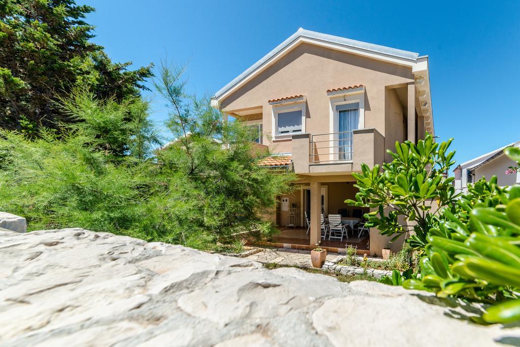 Paula Apartments วีร์ ภายนอก รูปภาพ
